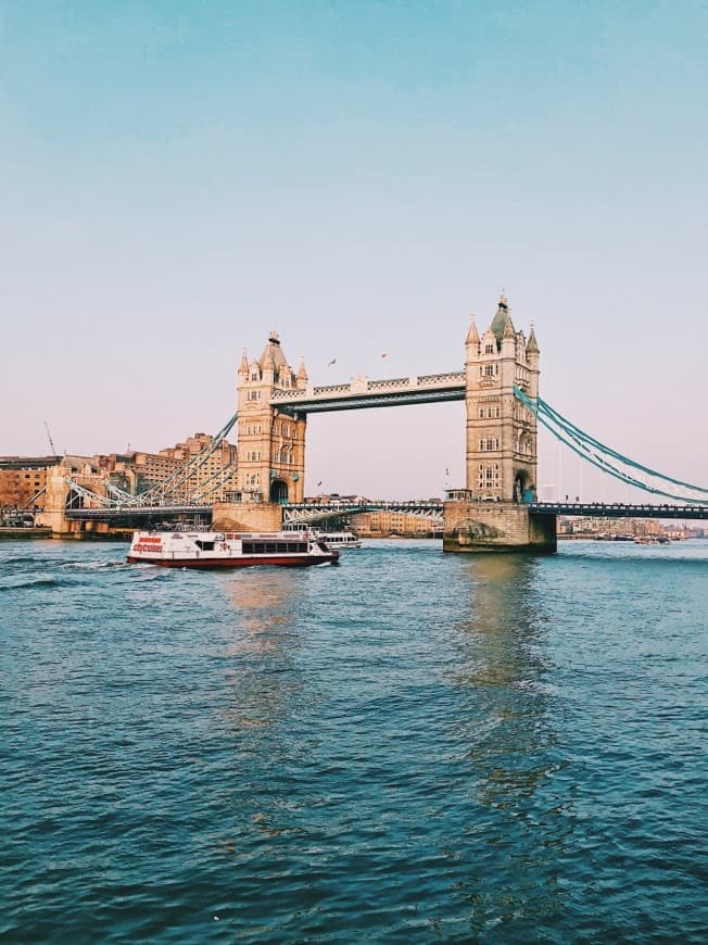 Place Tower Bridge