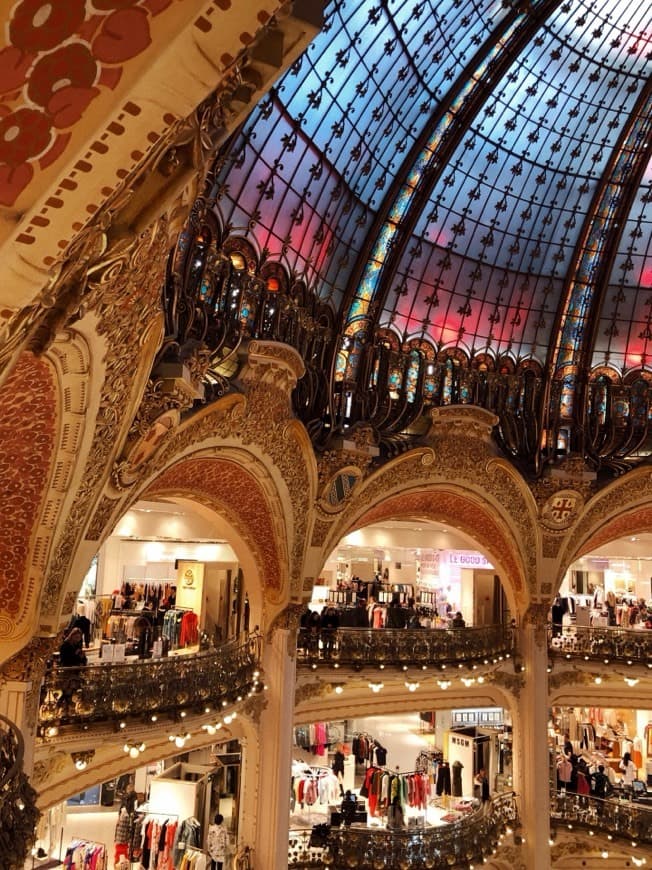 Lugar Galeries Lafayette - Shopping Welcome Center