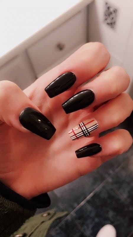 Moda Burberry nails