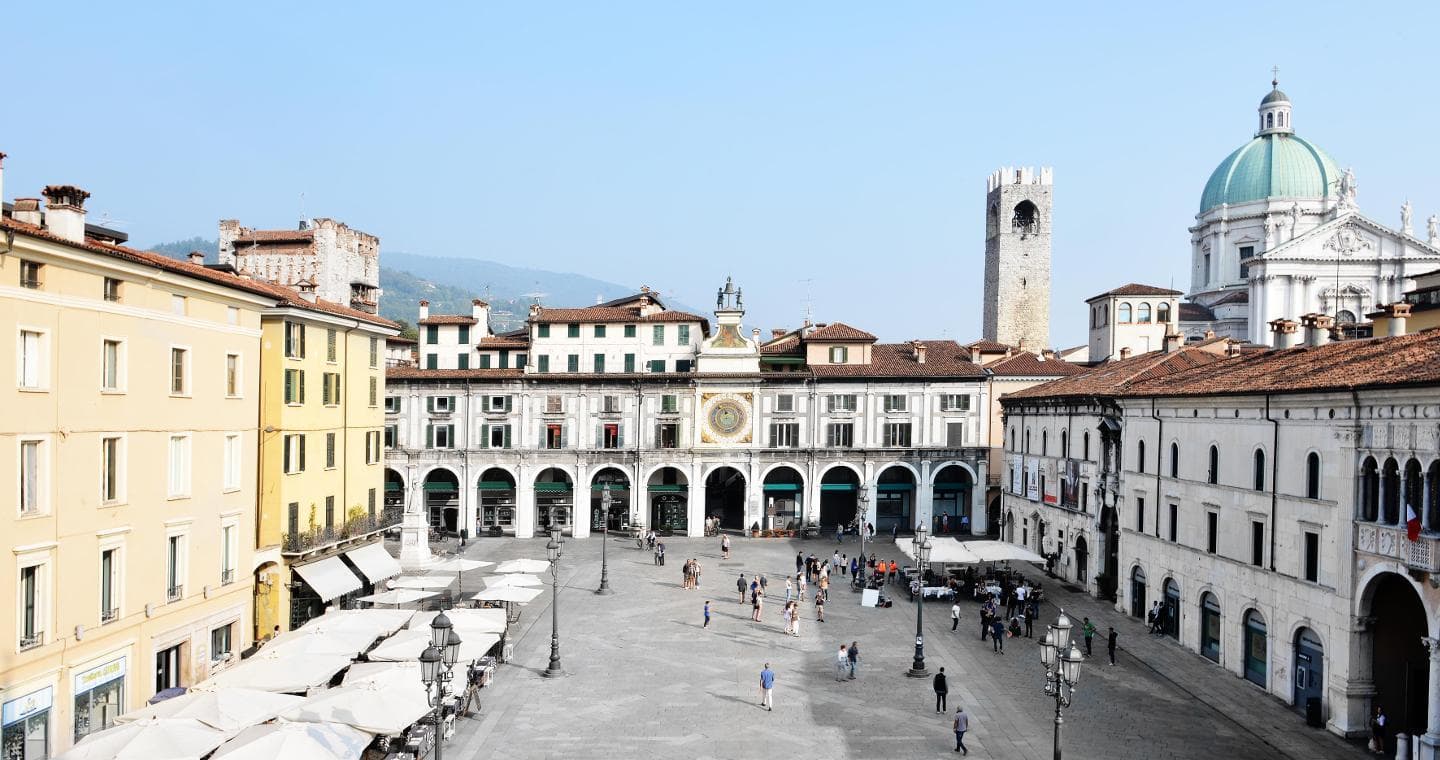 Place Piazza della Loggia