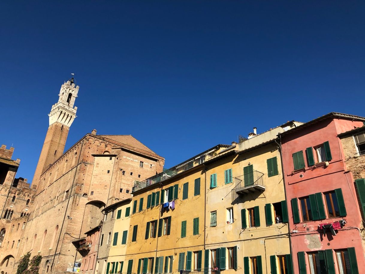 Place Piazza del Mercato