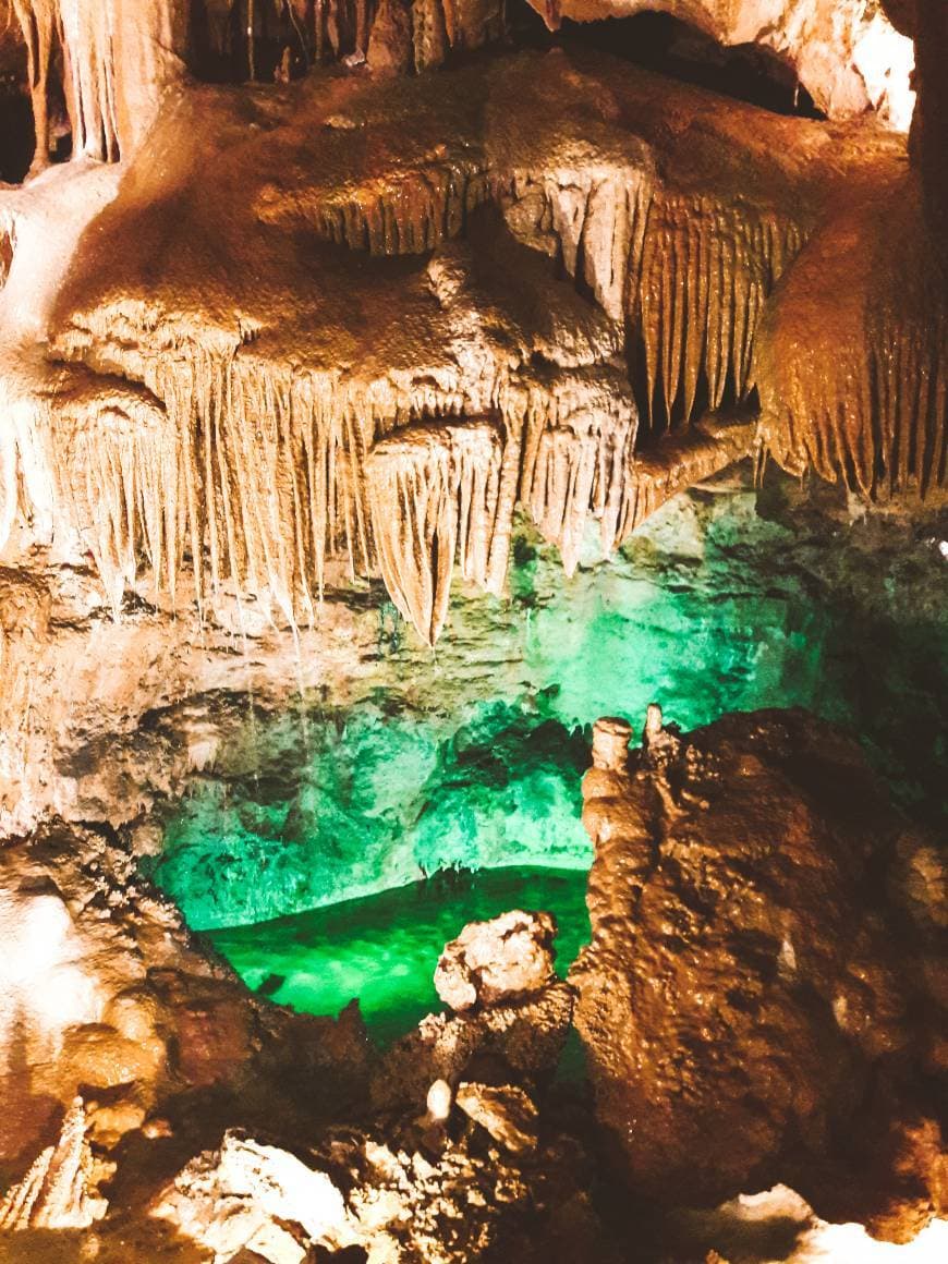 Place Grutas de Mira de Aire