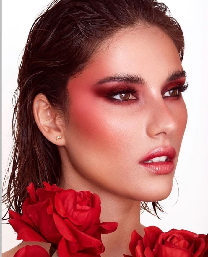 Moda Red Makeup