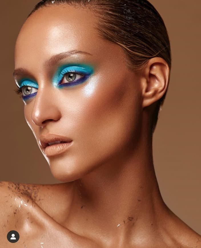 Moda Blue Makeup