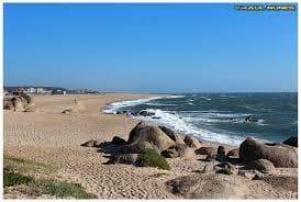 Lugar Praia das Pedras Amarelas