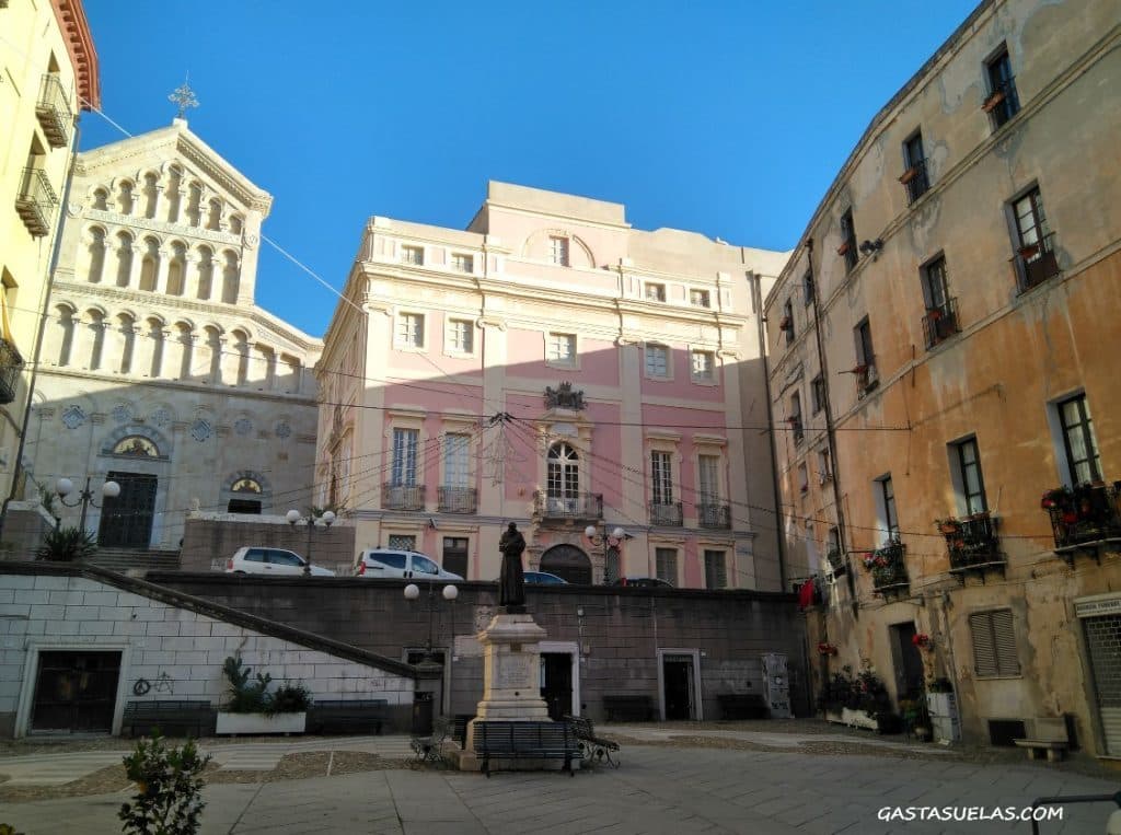 Lugar Piazza Yenne