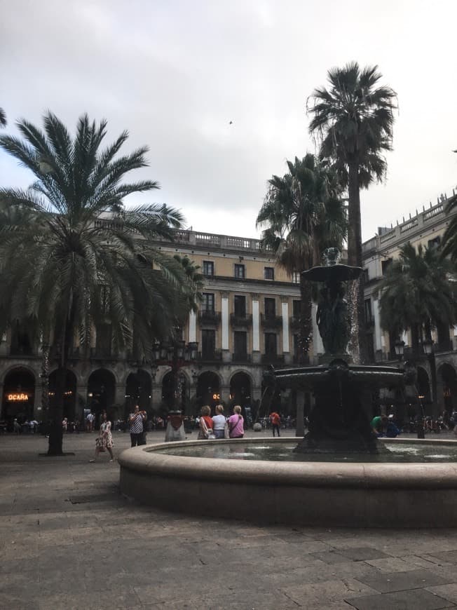 Place Plaça Reial