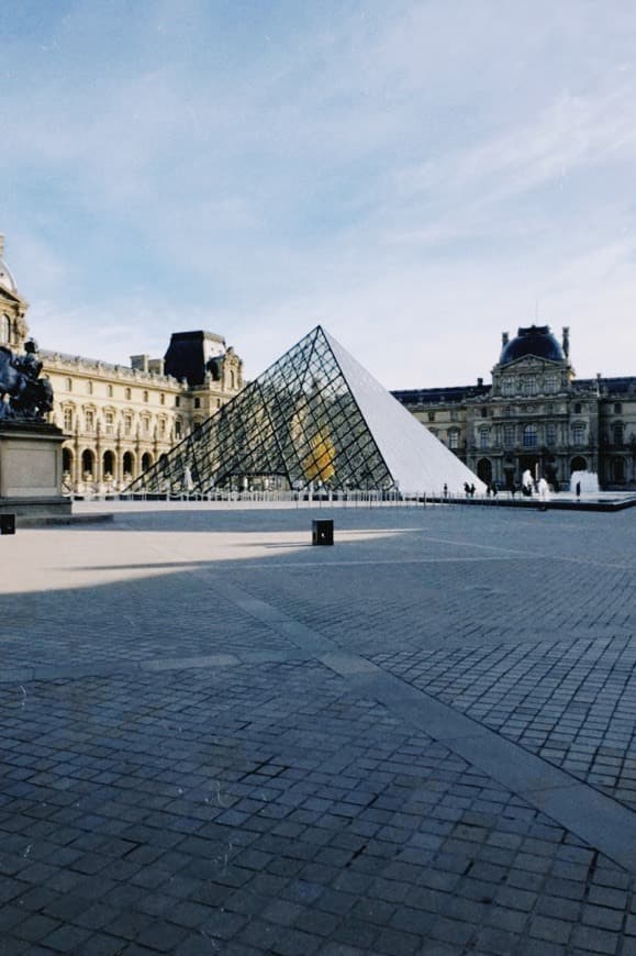 Place Museo del Louvre