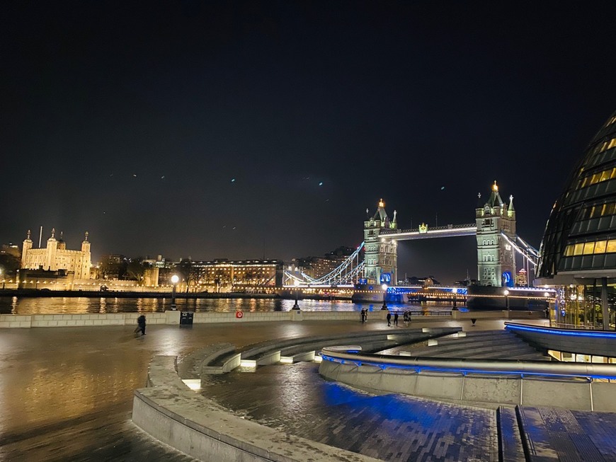 Place Tower Bridge