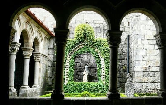 Place Museu Alberto Sampaio. Guimarães, Portugal