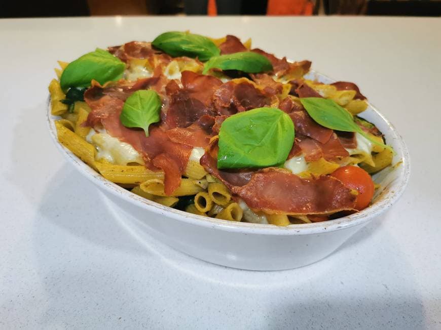 Moda Massa caprese com molho pesto no forno