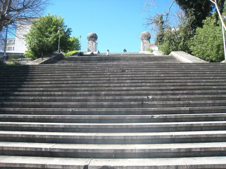 Place Escadas Monumentais, Universidade