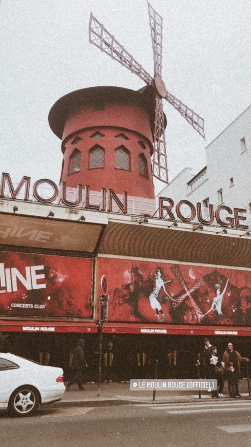 Place Moulin Rouge