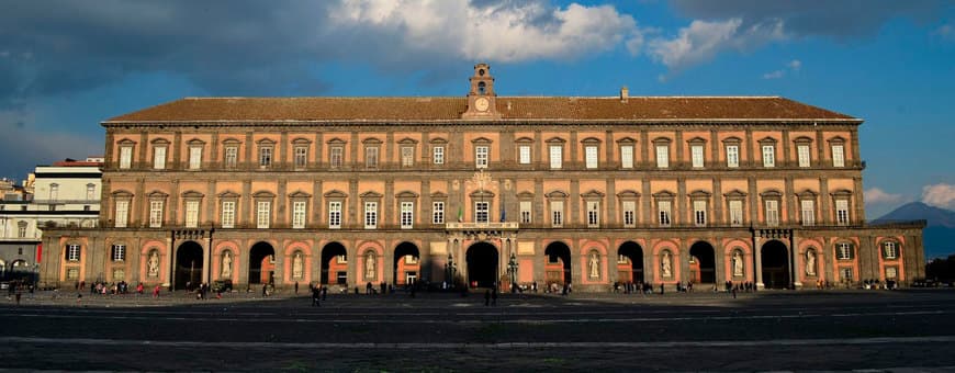 Place Palacio Real de Nápoles