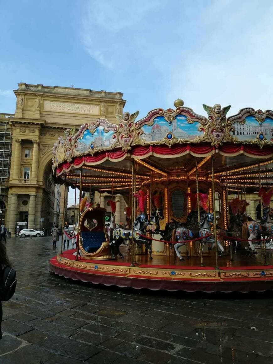 Place Piazza della Repubblica