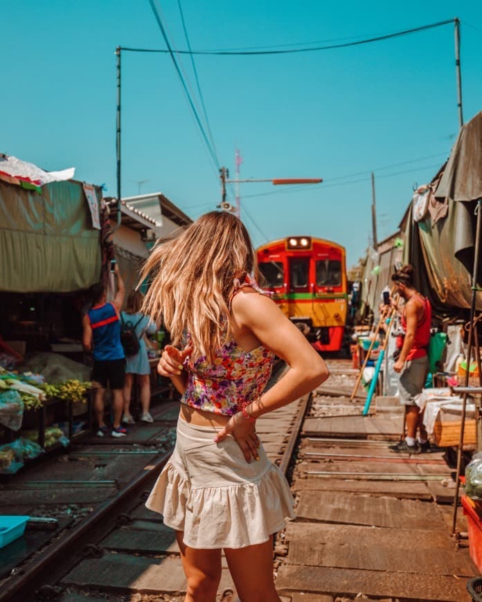 Lugar Maeklong Railway Market