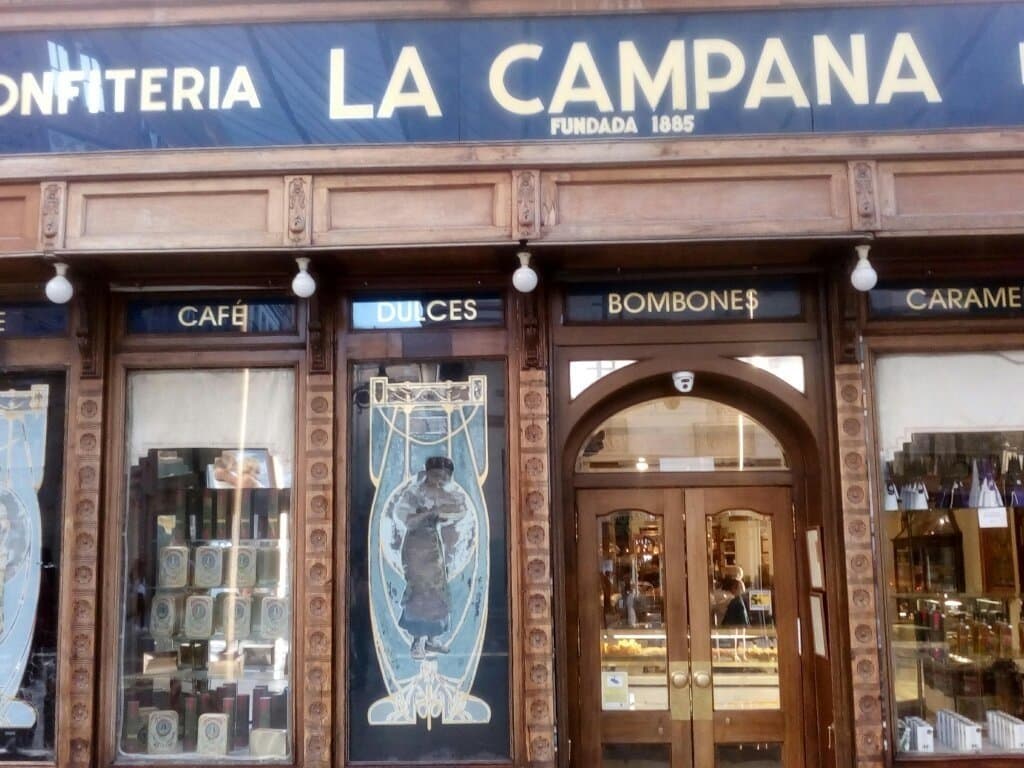 Lugar Confitería La Campana