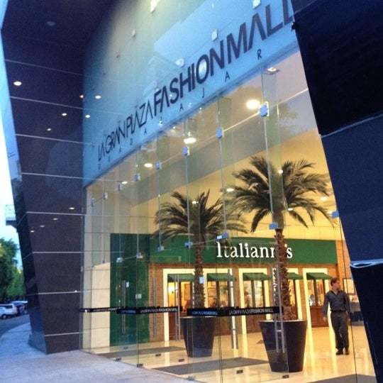 Lugar La Gran Plaza Fashion Mall