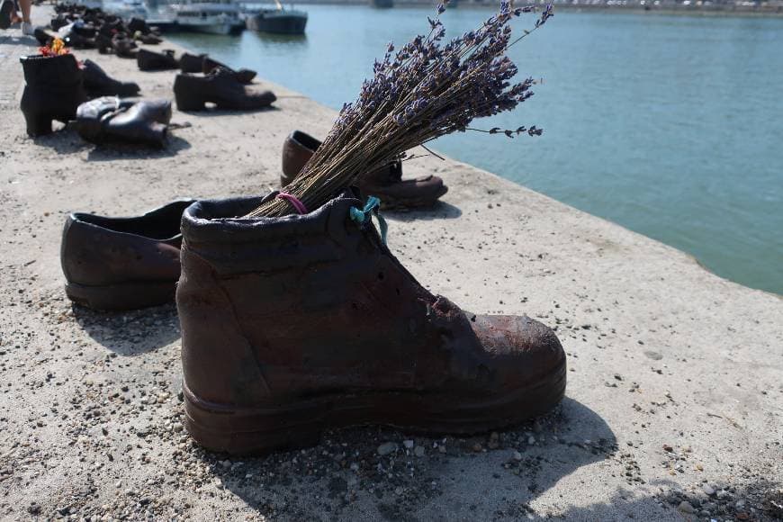 Place Shoes on the Danube Bank