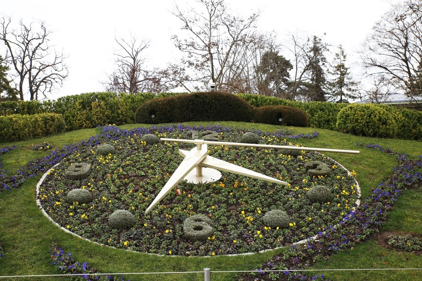 Place Horloge Fleurie