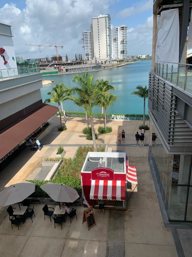 Place Puerto Cancun Marina Town Center