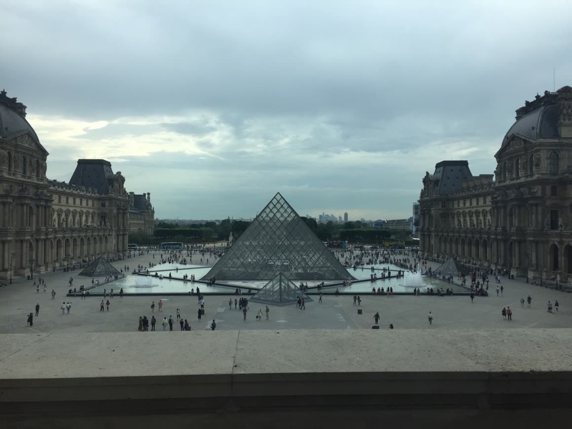 Place Museo del Louvre