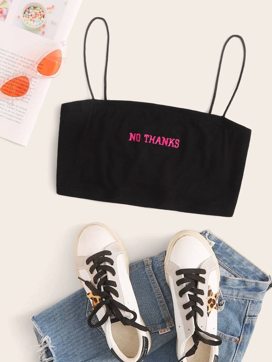 Producto Top corto de tirante con diseño bordado "No Thanks" 