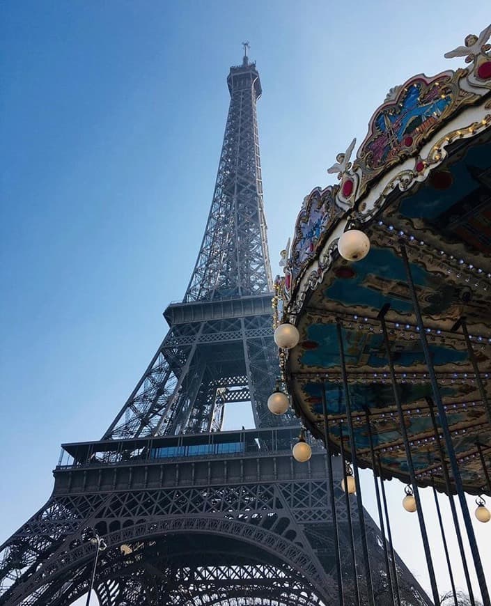 Place Eiffel Tower