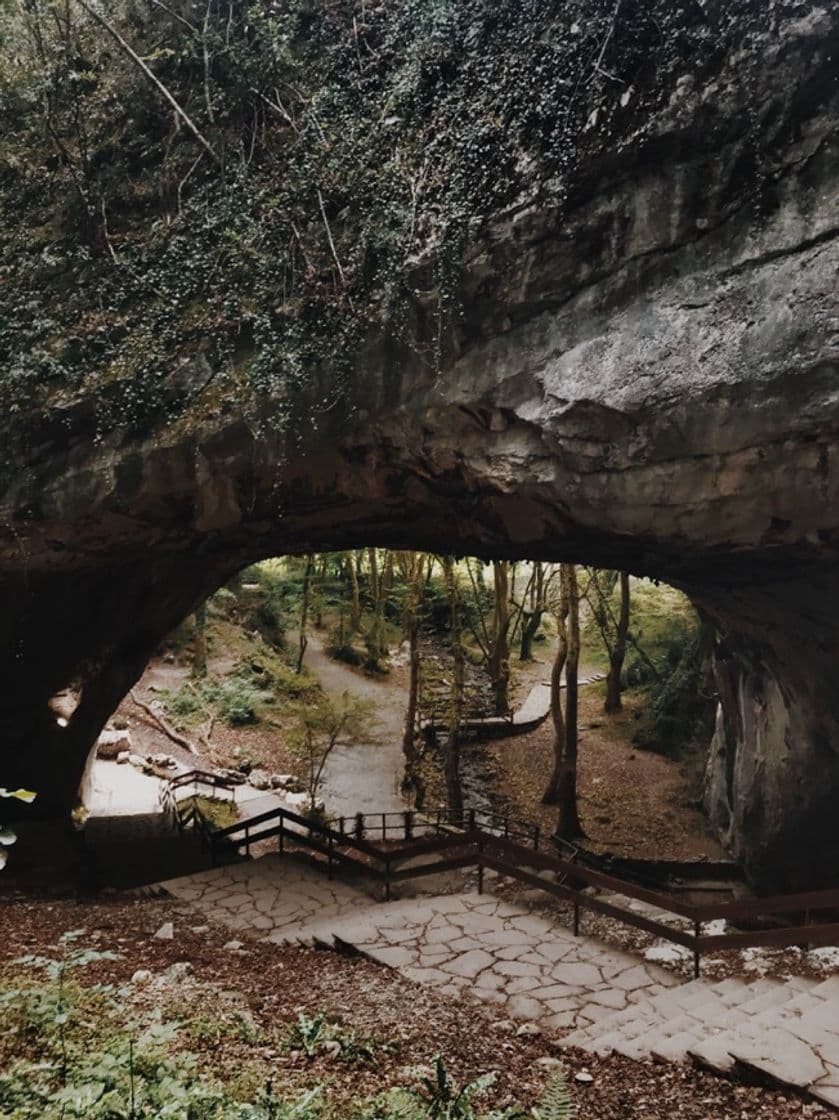 Lugar Cuevas de Zugarramurdi