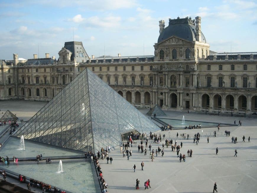 Place Museo del Louvre