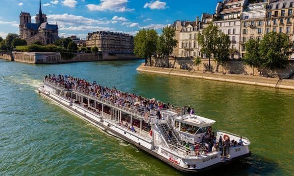 Place Bateaux-Mouches