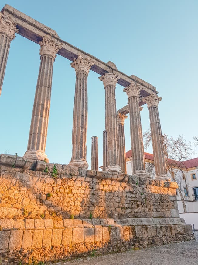 Place Templo romano de Évora