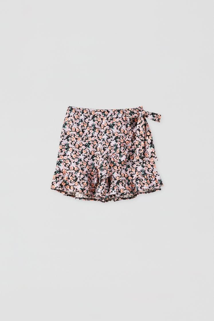 Producto Calções com Estampado e folhos PULL&BEAR 