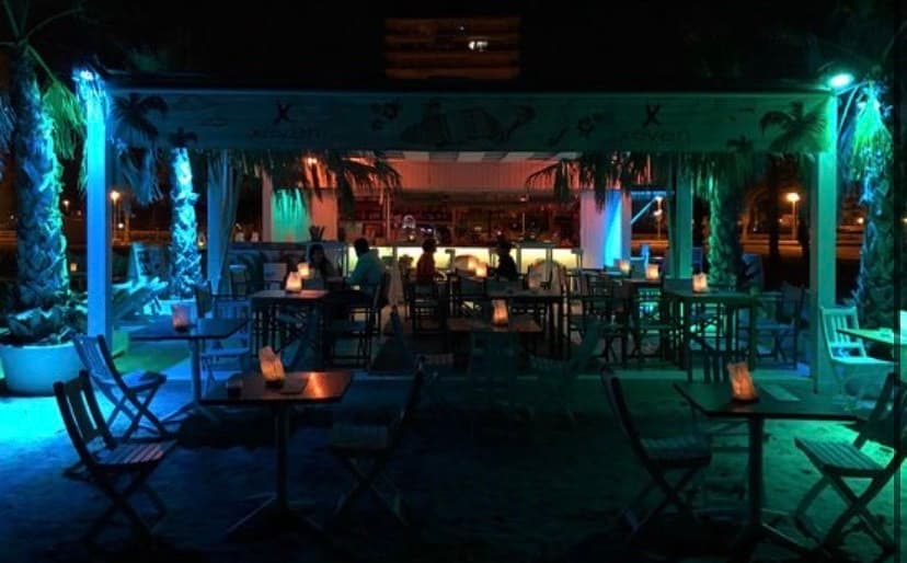 Lugar Xeven Beach Club