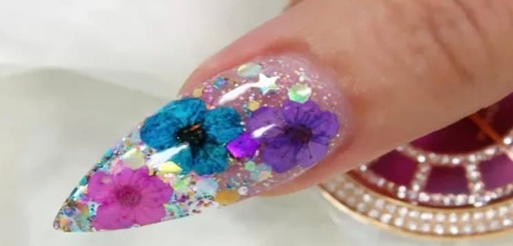 Moda Cómo hacer encapsulado en uñas acrílicas.