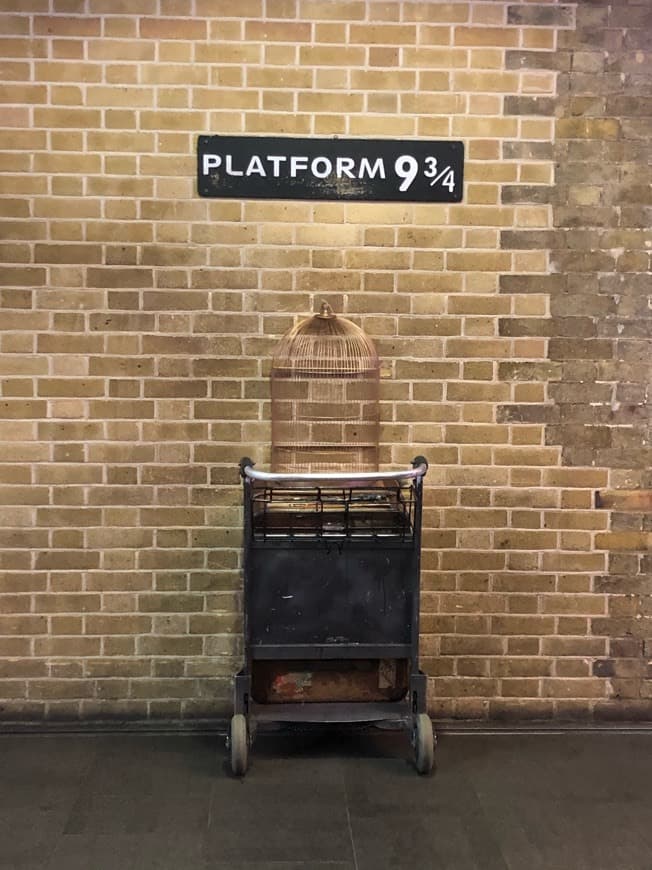 Lugar The Harry Potter Shop at Platform 9¾