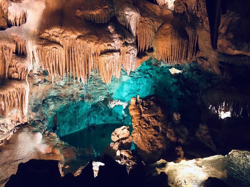 Place Grutas de Mira de Aire - Empreendimentos Turisticos e Espeleológicos S.A