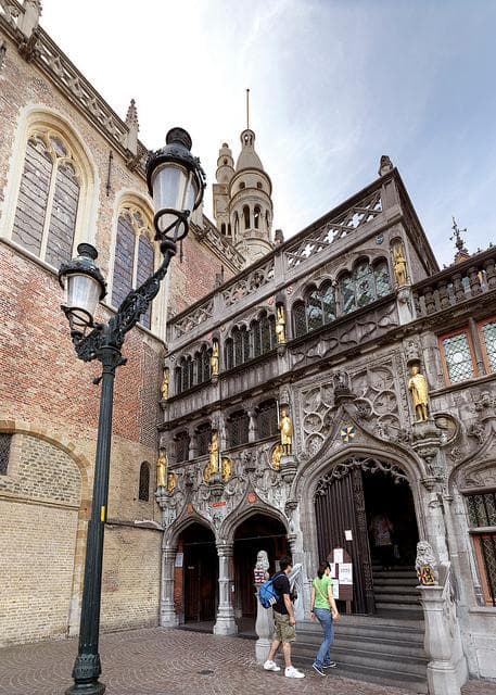 Place Basilique du Saint-Sang de Bruges