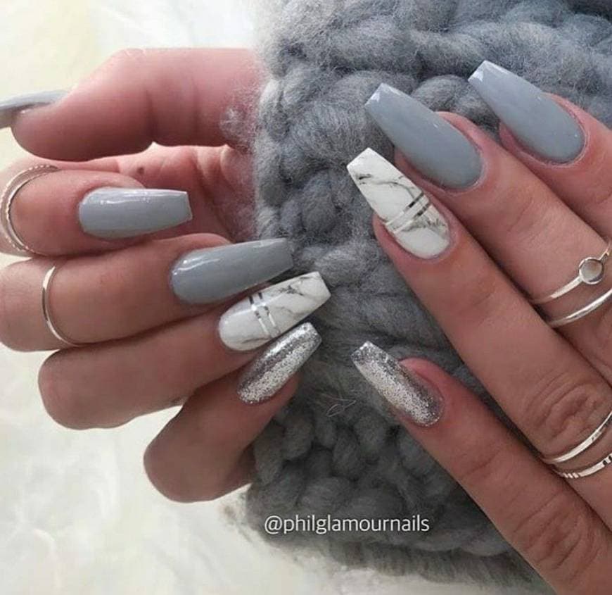 Moda Nails