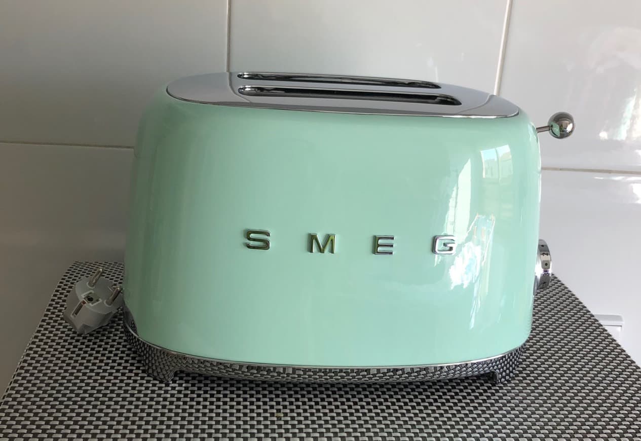 Elemento de la categoría hogar SMEG Tostador TSF01RDEU