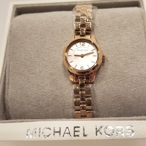 Fashion 
Extra Petite Runway Rose Gold-Tone Watch