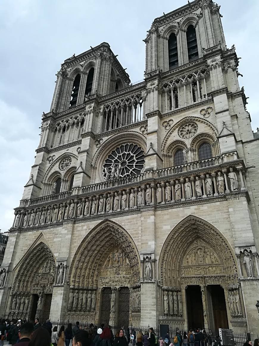 Place Notre Dame