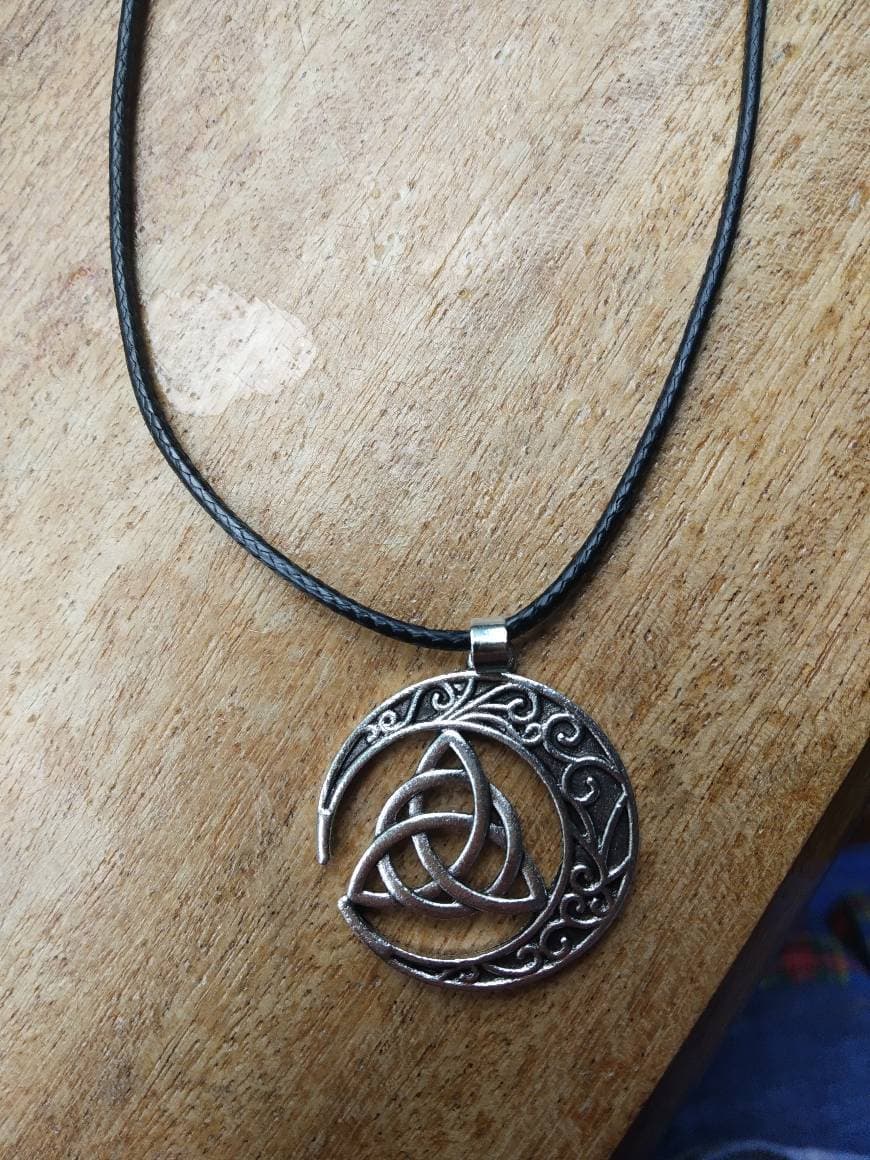 Product Collar Colgante Triquetra Luna Creciente