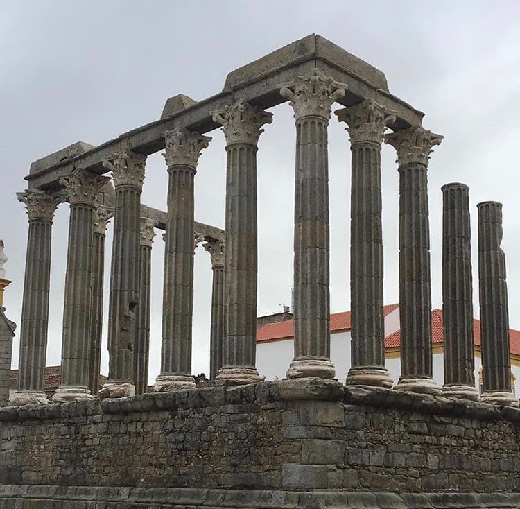 Place Templo romano de Évora