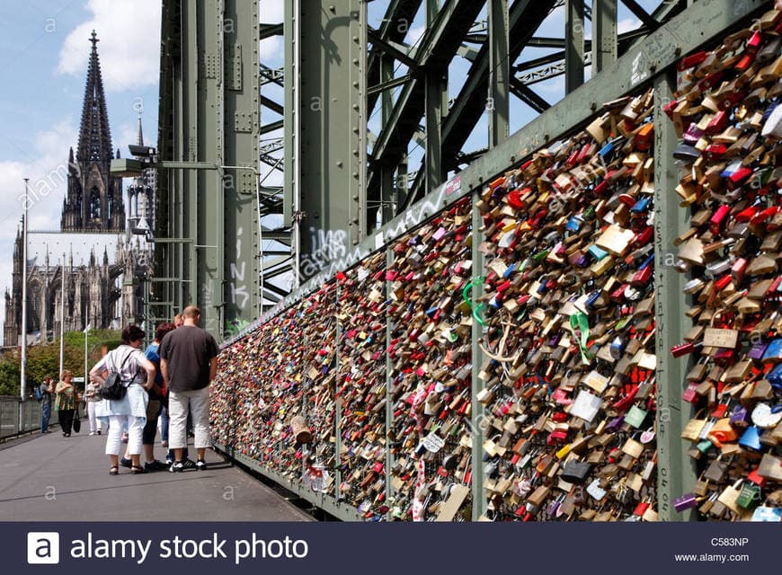 Place Hohenzollern Bridge