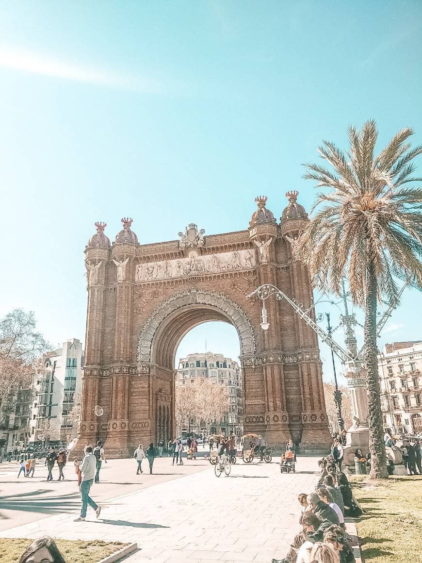 Place Arc de Triomf