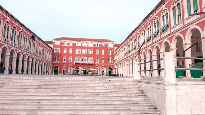 Place Republic Square