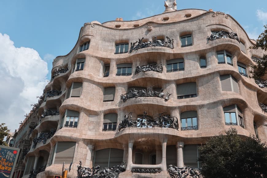 Fashion Casa Mila (La Pedrera) | Gaudí Building in Barcelona