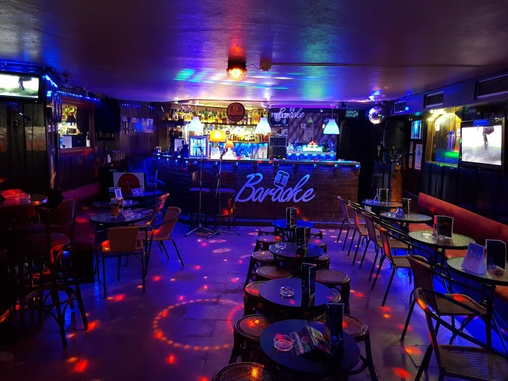 Lugar Baraoke Caffé Lounge Bar