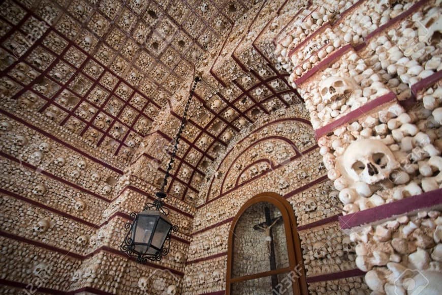 Place Capela dos Ossos